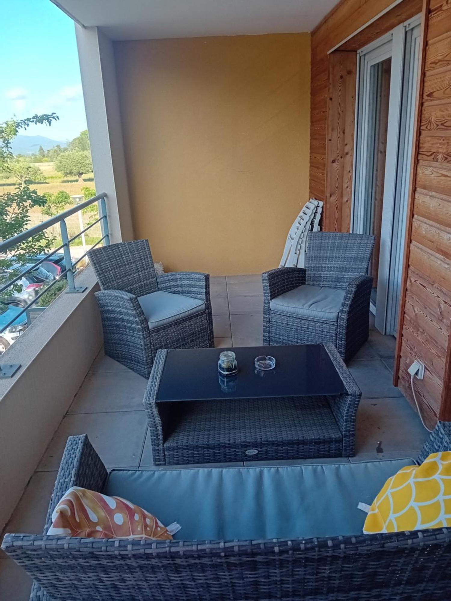 Superbe Appartement T2 Cuers Zewnętrze zdjęcie