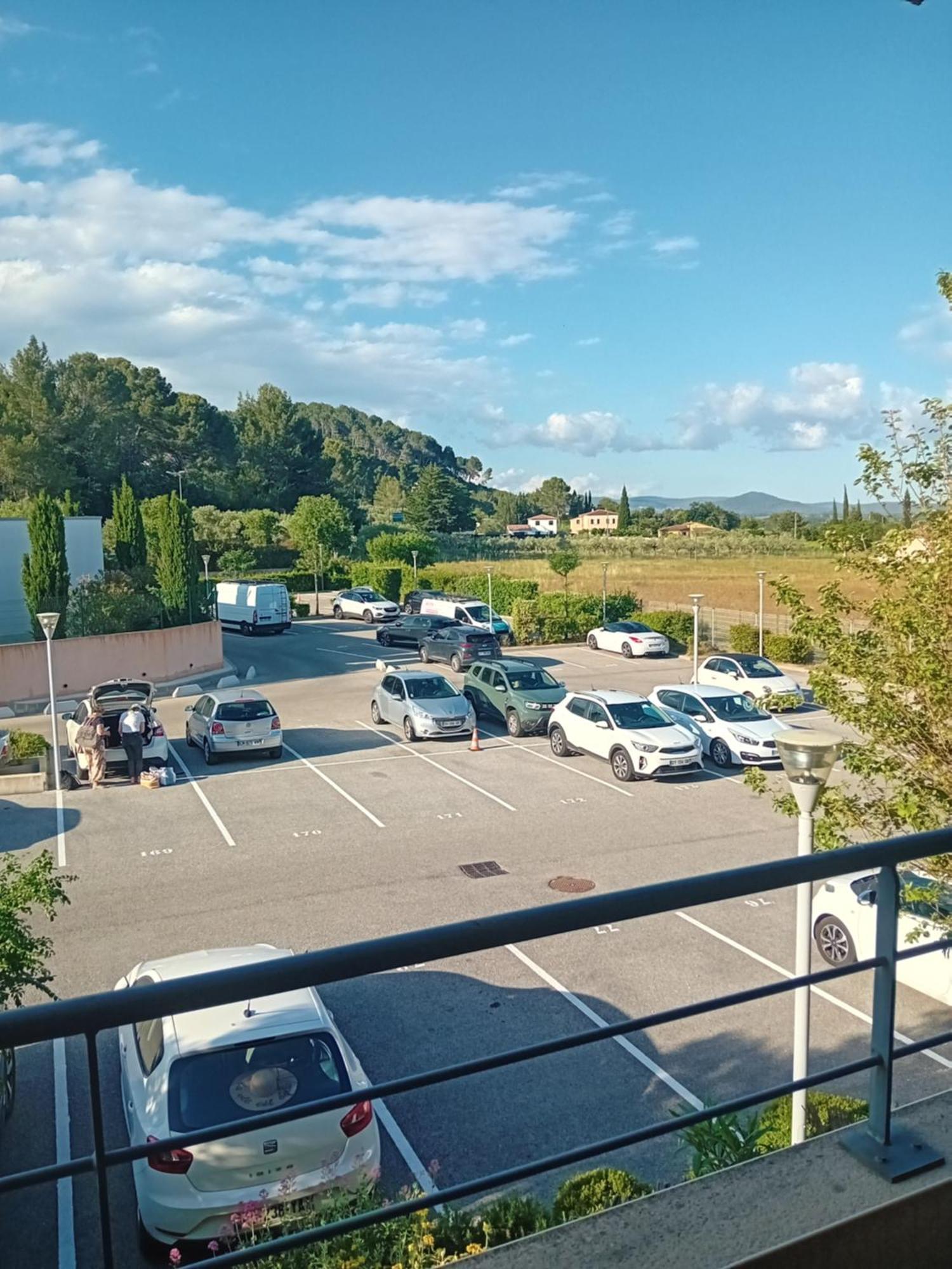 Superbe Appartement T2 Cuers Zewnętrze zdjęcie