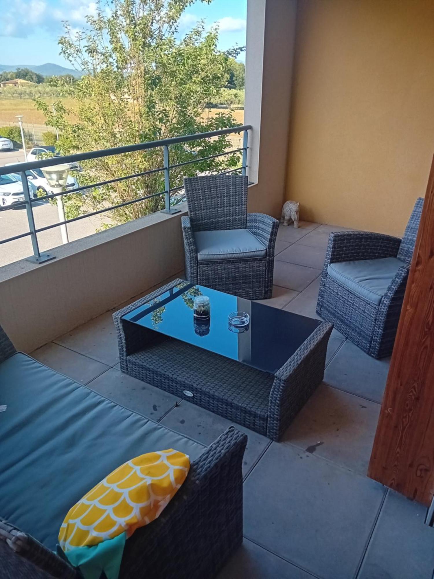 Superbe Appartement T2 Cuers Zewnętrze zdjęcie